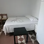 Leon's * Sarandë