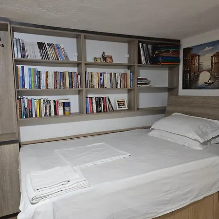 Leon's * Sarandë